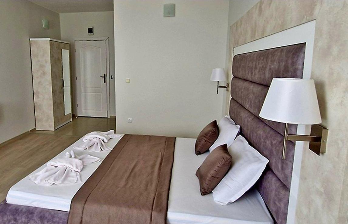 Амон Ра Hotel Primorsko Buitenkant foto